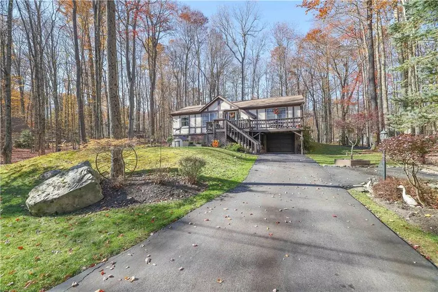 137 Outer Drive, Coolbaugh Twp, PA 18347