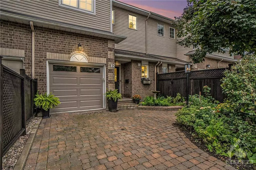 Stittsville, ON K2S 1V7,12 RIVERBANK CT