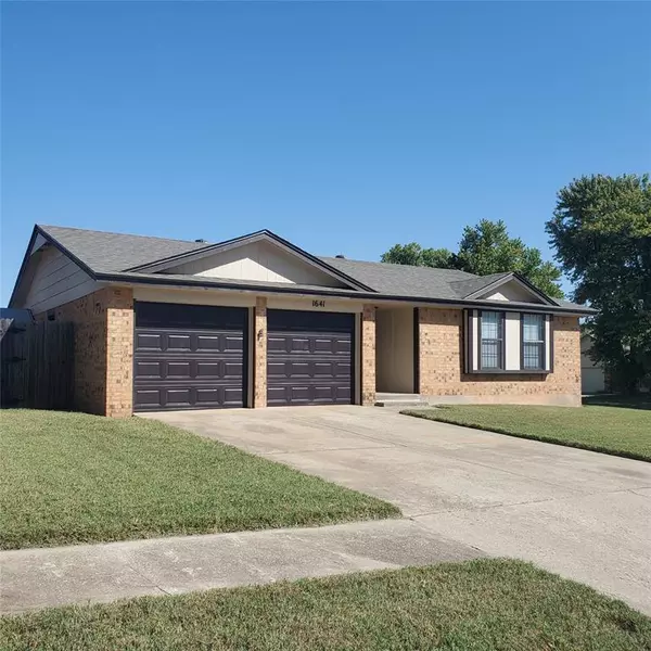 1641 NE 4th Street, Moore, OK 73160