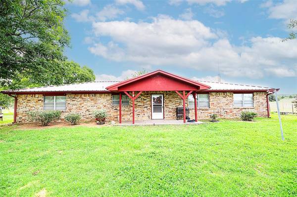 1542 W Bugscuffle Road, Bowie, TX 76230