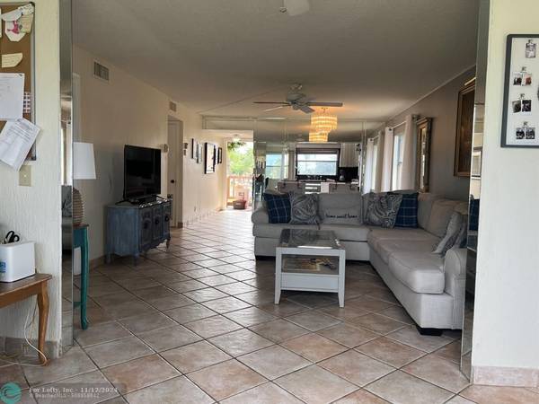 9721 Sunrise Lakes Blvd  #201, Sunrise, FL 33322