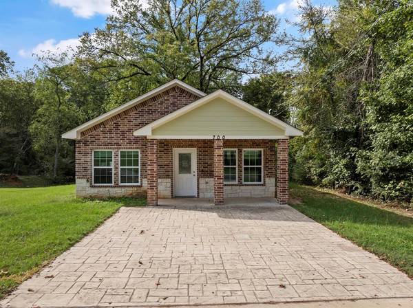 700 E 8th Street,  Mount Pleasant,  TX 75455