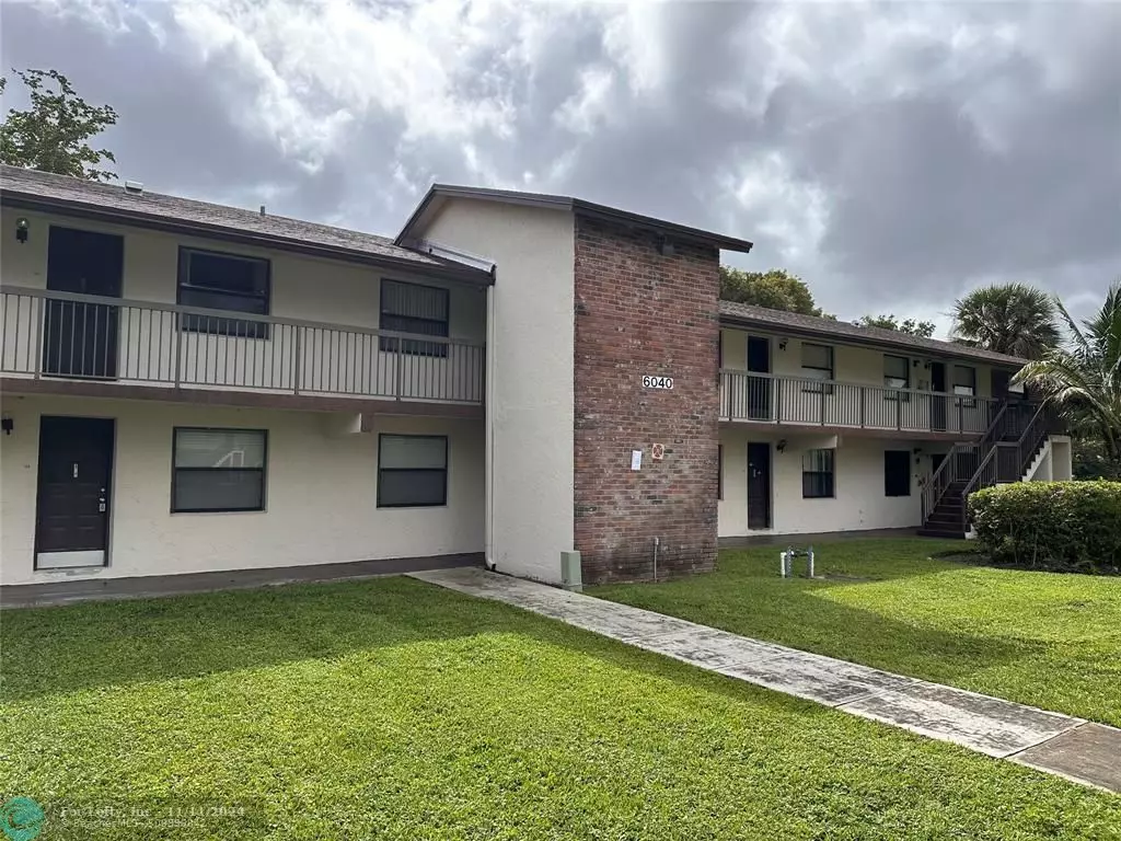 Tamarac, FL 33319,6040 Shakerwood Cir