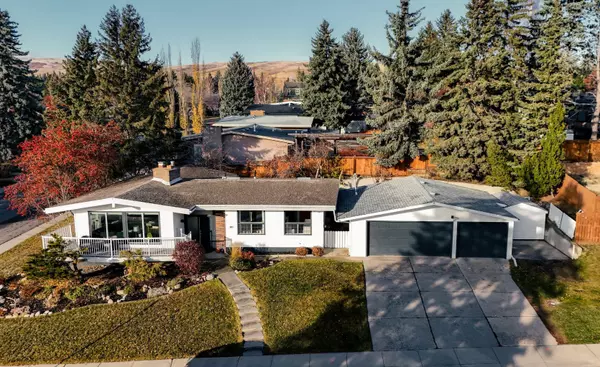 80 Cromwell AVE Northwest, Calgary, AB T2L 0M7