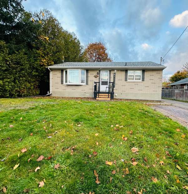 300 Banff AVE #Lower, Oshawa, ON L1J 1L8