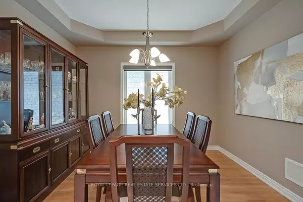 Oakville, ON L6H 0B8,2433 Presquile DR