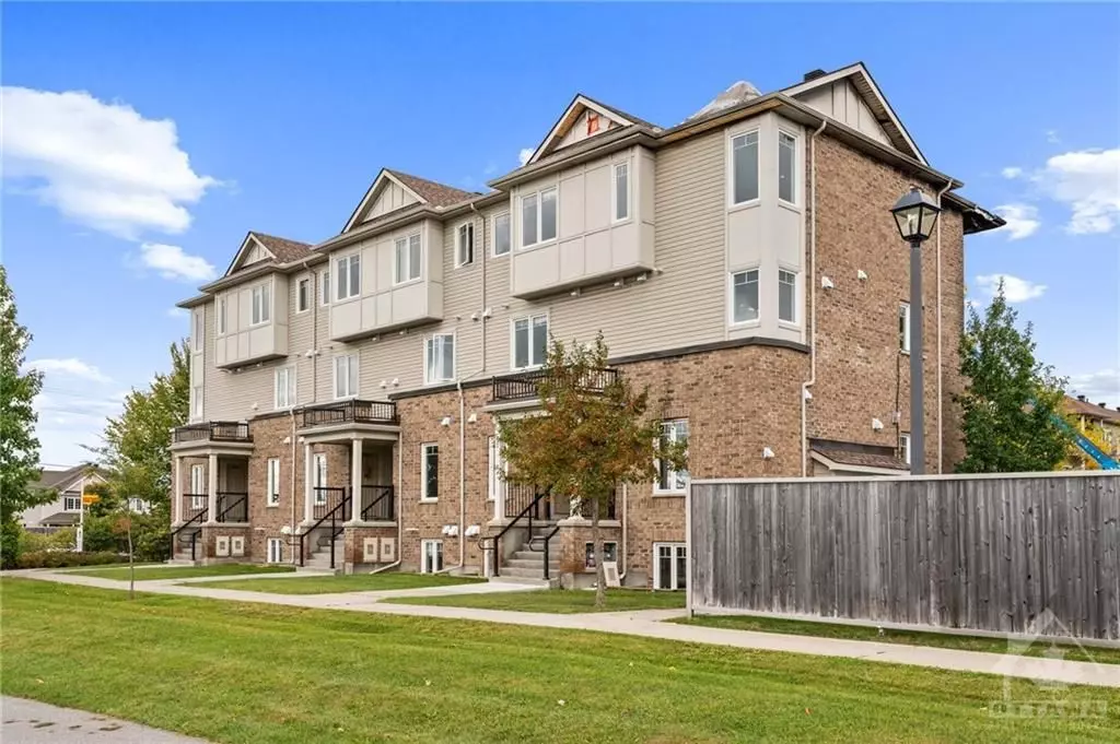 Barrhaven, ON K2J 1S3,2637 LONGFIELDS DR