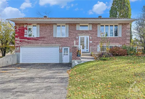 4 OAKRIDGE CRES, Smiths Falls, ON K7A 5G6