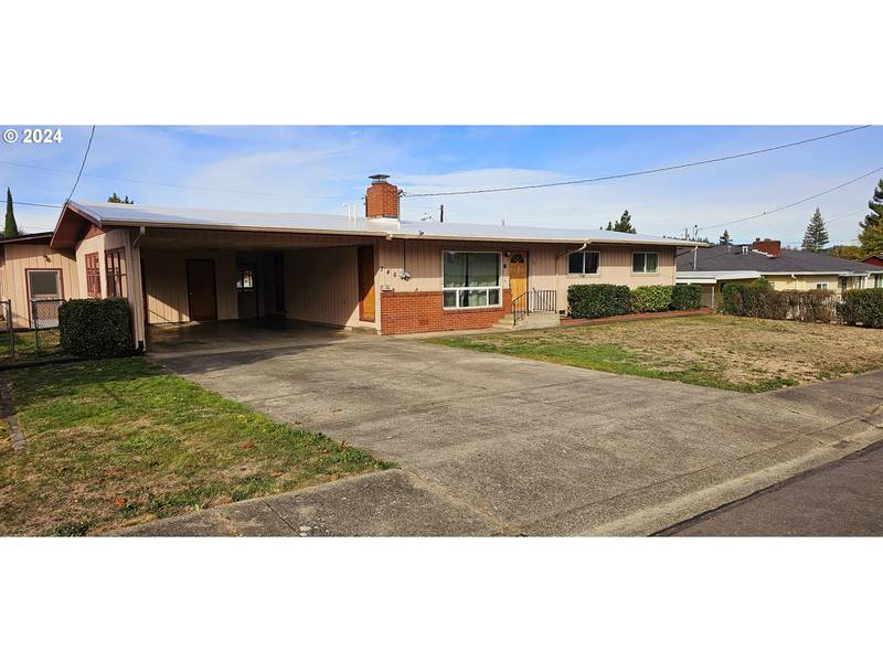 746 W LUELLEN DR, Roseburg, OR 97471