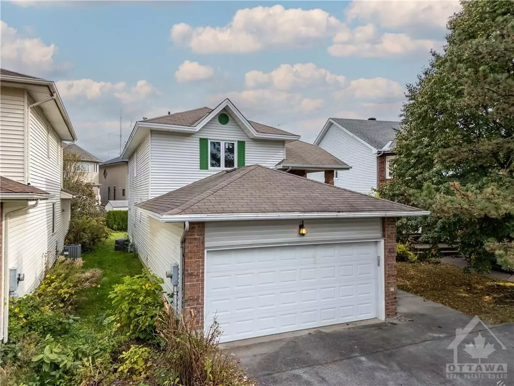 Kanata, ON K2M 2B1,62 SADDLEHORN CRES