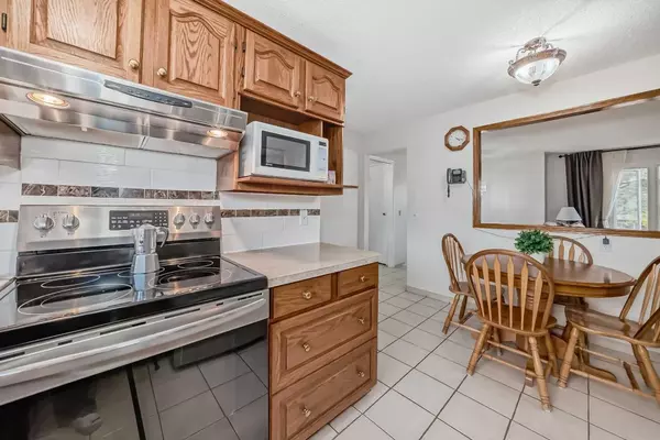 Calgary, AB T2J 4P9,532 Queensland CIR SE