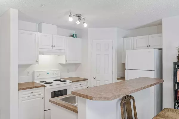 Calgary, AB T2T 2B9,1811 34 AVE SW #214