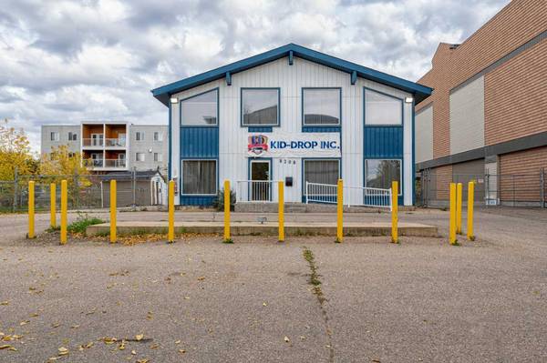 8208 Manning AVE, Fort Mcmurray, AB T9H 1V9