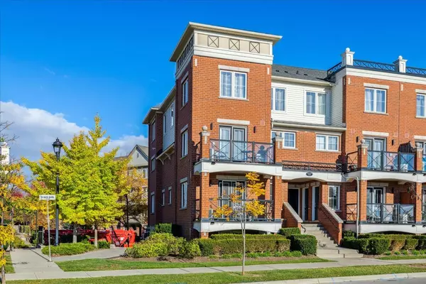 15 Hays BLVD #3, Oakville, ON L6H 0H8