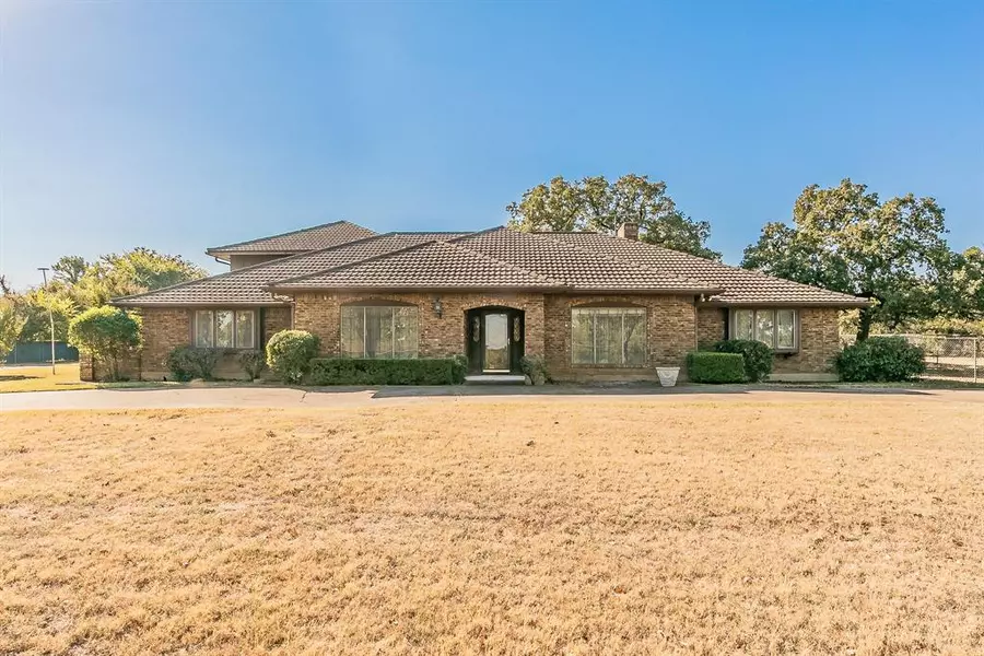 7800 Meadowbrook Drive, Fort Worth, TX 76112