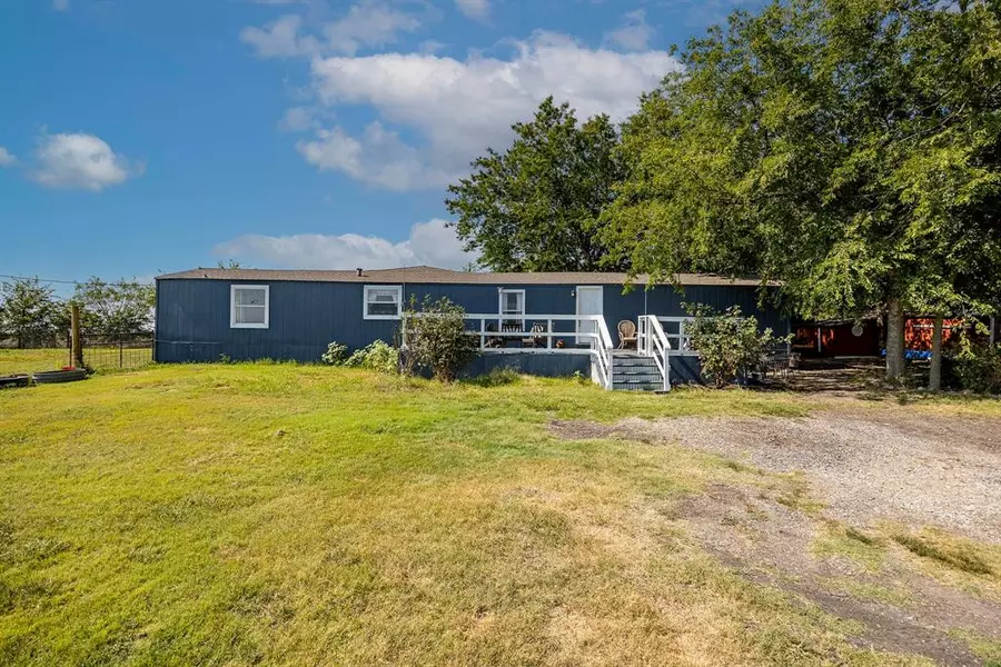 428 Gentry Road, Ennis, TX 75119