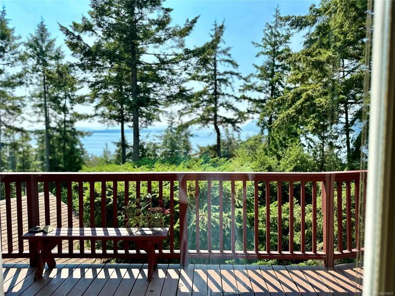 1601 Shoal Rd, Pender Island, BC V0N 2M2