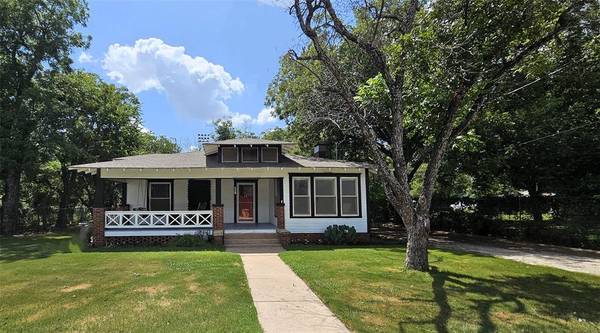 500 N 3rd Street, Bangs, TX 76823