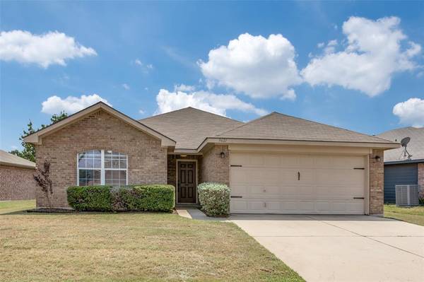 9621 Olivia Drive,  Fort Worth,  TX 76108