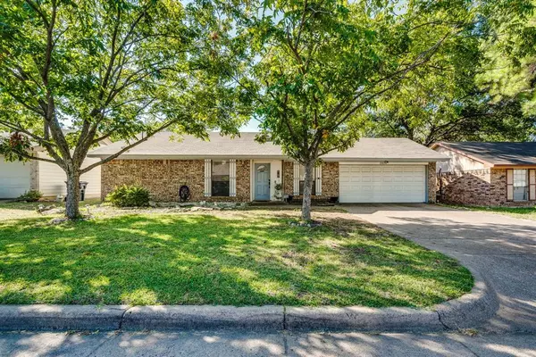 2424 Homewood Trail, Arlington, TX 76015