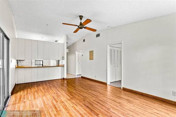 Pompano Beach, FL 33063,5380 Lakewood Cir  #C