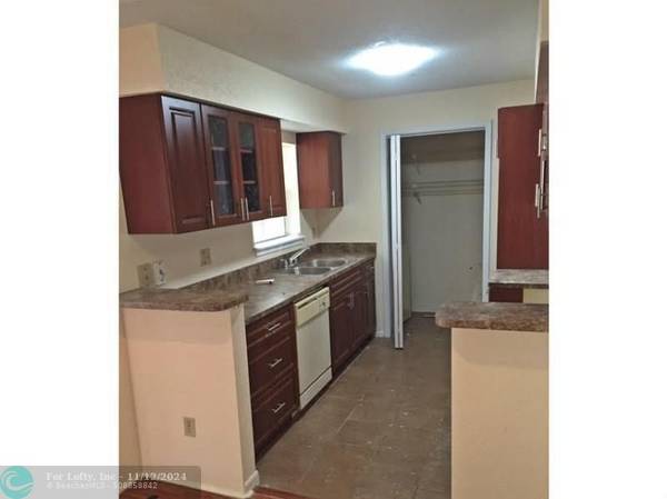 Coral Springs, FL 33071,833 RIVERSIDE DR  #827