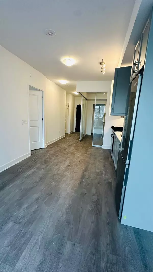 Oakville, ON L6M 4J2,2333 Khalsa Gate #104