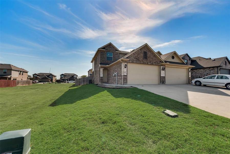 4931 Sanger Circle Drive, Sanger, TX 76266