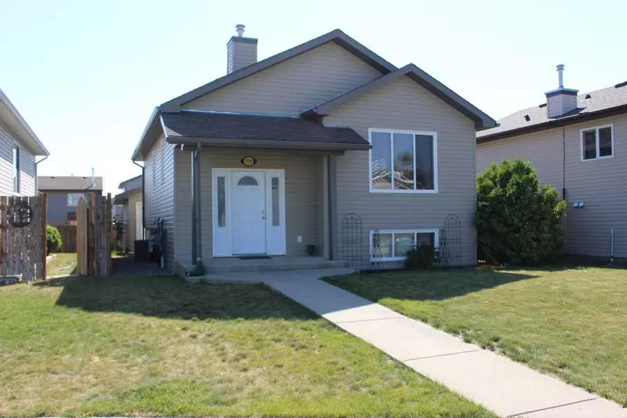 1935 Parkside Close, Coaldale, AB T1M 1R6