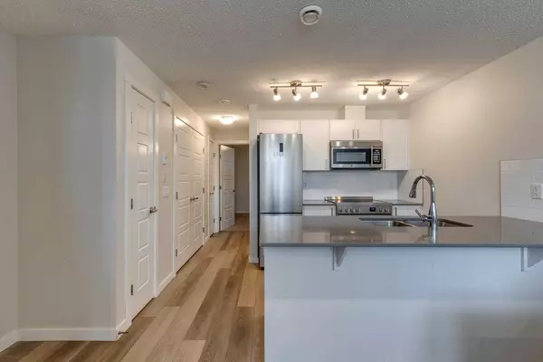 Calgary, AB T3M 3K8,422 Cranbrook SQ SE