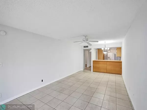 Margate, FL 33063,6636 Coral Lake Dr  #6636