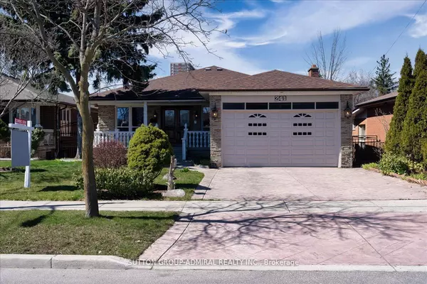 241 Derrydown RD, Toronto W05, ON M3J 1S2