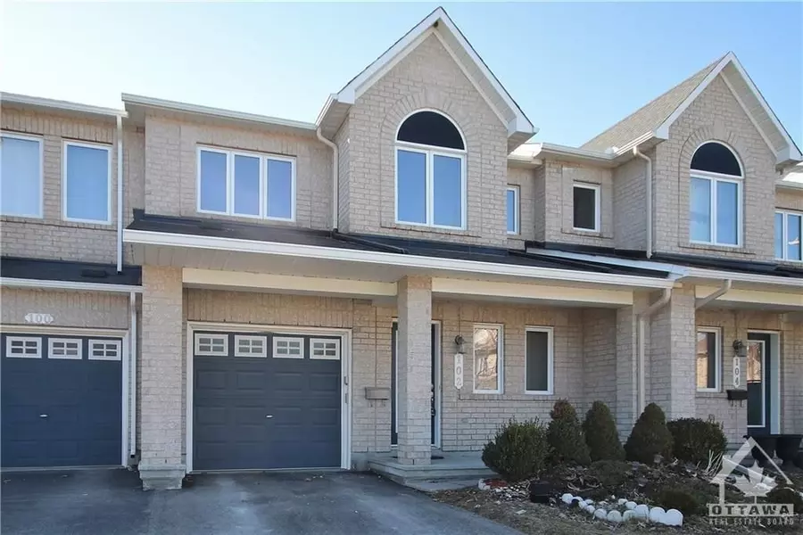 102 AKITA WALK, Barrhaven, ON K2J 3T8