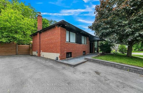 73 Wilstead DR, Newmarket, ON L3Y 4T8