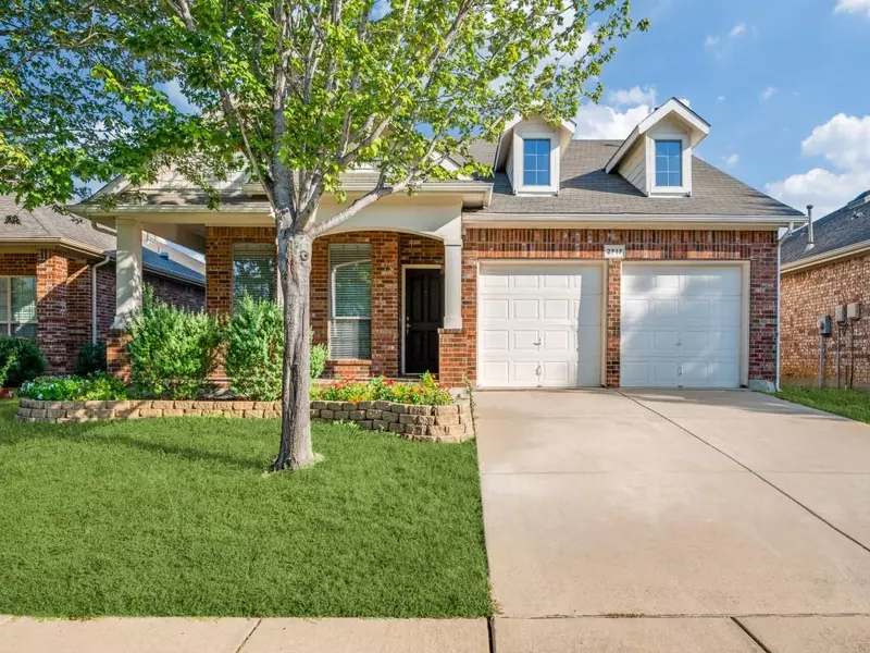 2717 Triangle Leaf Drive, Fort Worth, TX 76244