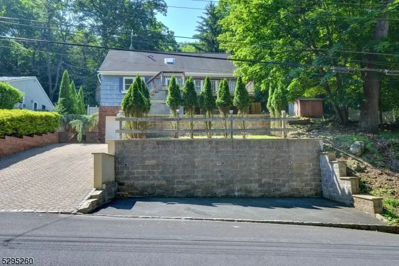 8 Wenonah Ave, Oakland Boro, NJ 07436