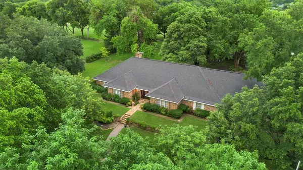 108 Cedar Drive,  Oak Leaf,  TX 75154