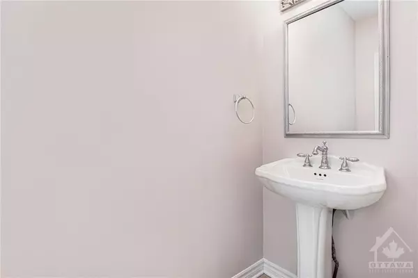 Ottawa, ON K1V 2N4,635 WHITECLIFFS AVE