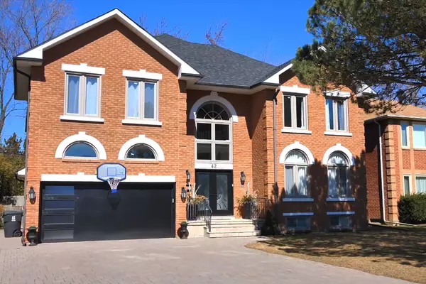 42 Grangemill CRES, Toronto C13, ON M3B 2J2