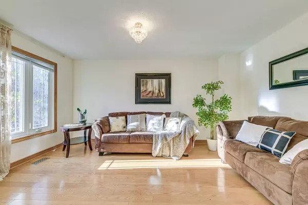 Mississauga, ON L5K 2S1,2627 Comet CT