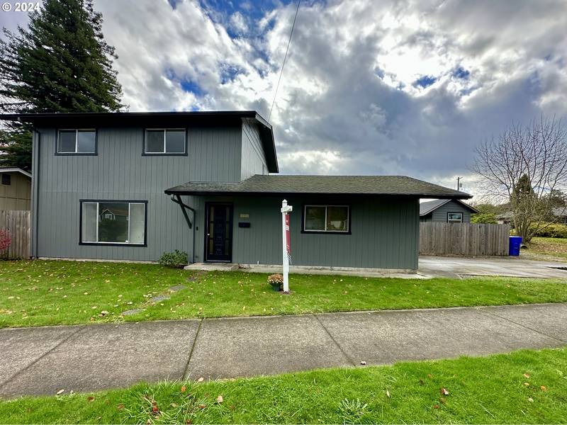 898 MILL ST, Kelso, WA 98626