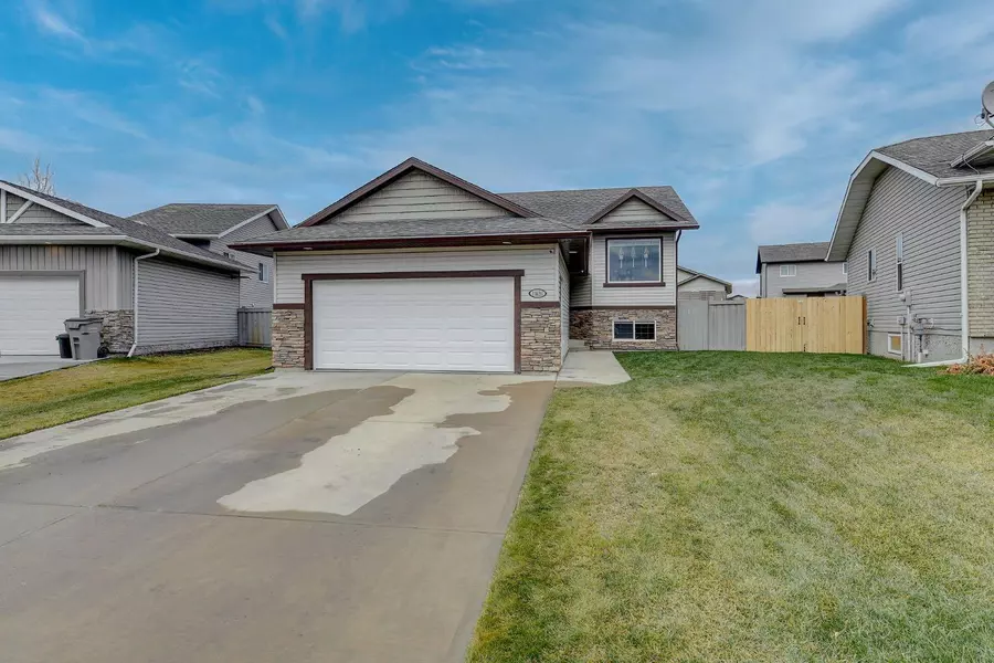 11426 72 AVE, Grande Prairie, AB T8W 0G7