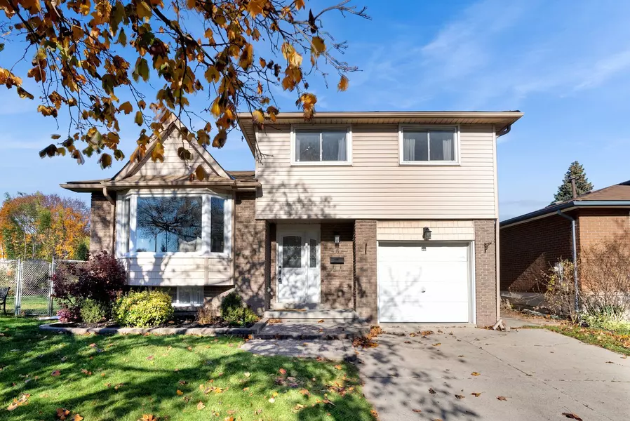 48 Spry AVE, Clarington, ON L1C 3T5