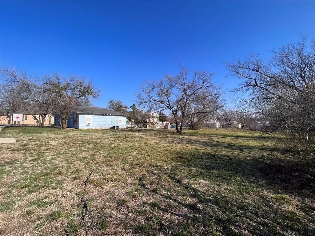 Bowie, TX 76230,309 W Pecan Street