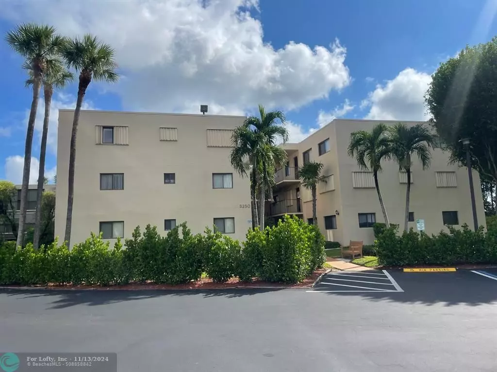 Delray Beach, FL 33484,5250 Las Verdes Cir  #202