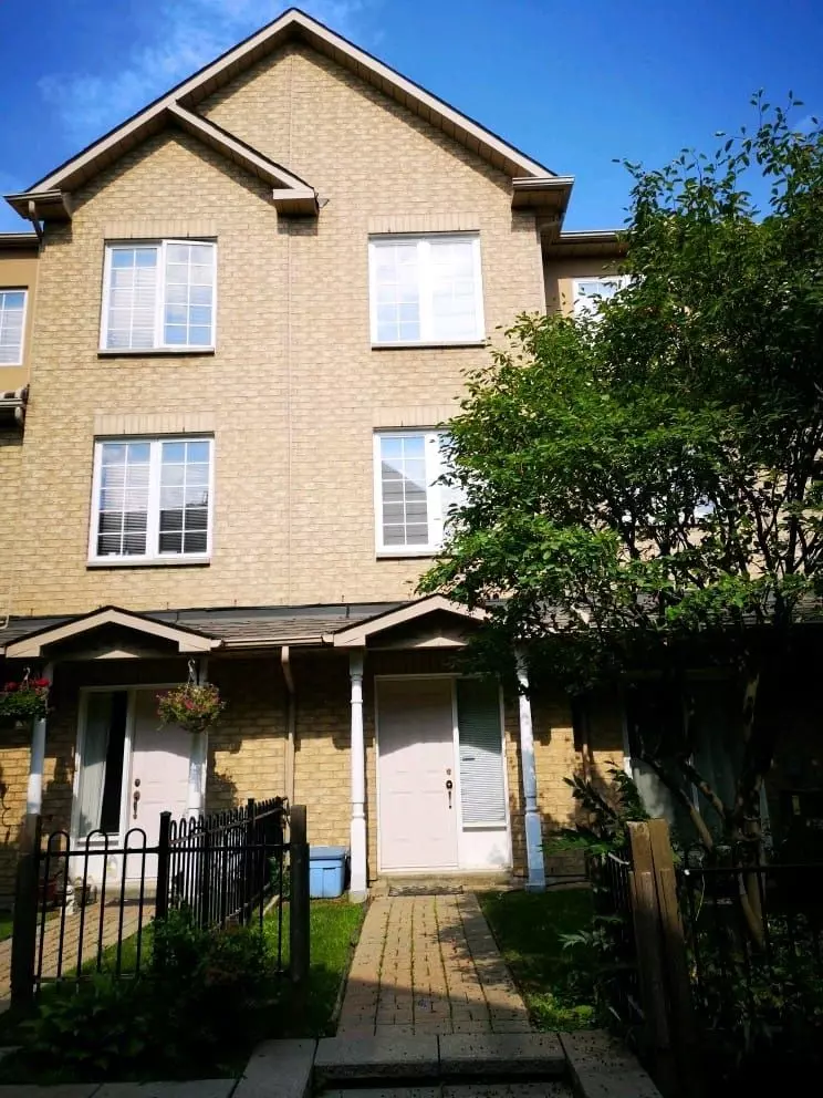 Markham, ON L3R 4G1,8 Cox BLVD #5