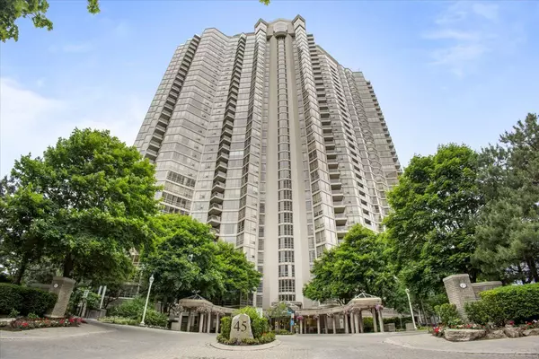 Mississauga, ON L5R 3K4,45 Kingsbridge Garden CIR #404