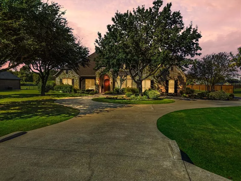 305 Spring Grove Drive, Waxahachie, TX 75165