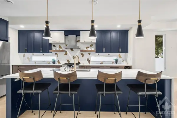 Ottawa, ON K1Z 5R9,527 BROADHEAD AVE