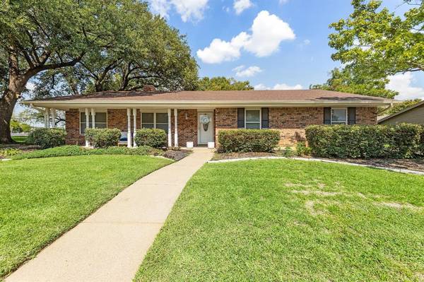 1015 Rocky Canyon Road, Arlington, TX 76012